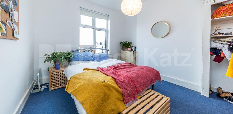 			VIDEO VIEWING AVAILABLE!, 4 Bedroom, 1 bath, 1 reception Flat			 Hornsey Road, HOLLOWAY